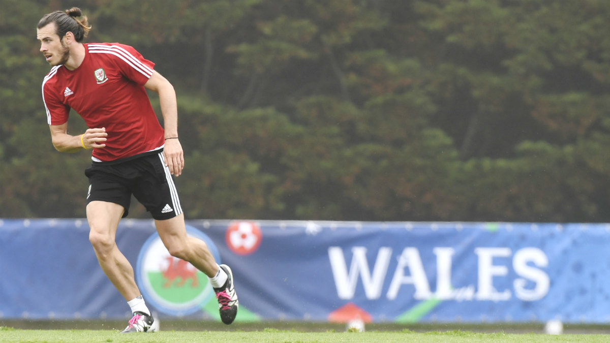 Bale, en un entrenamiento con Gales. (AFP)