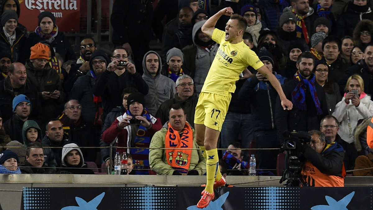 Cheryshev celebra un gol con el Villarreal en el Camp Nou. (AFP)