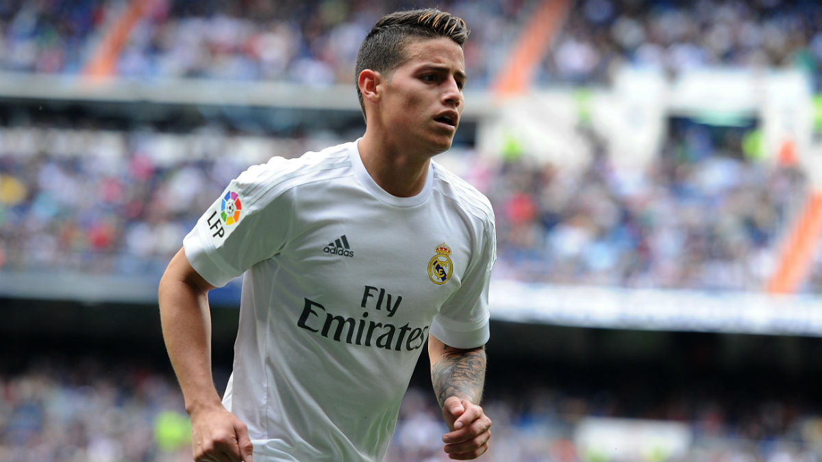 James Rodríguez, en un partido en el Bernabéu. (AFP)