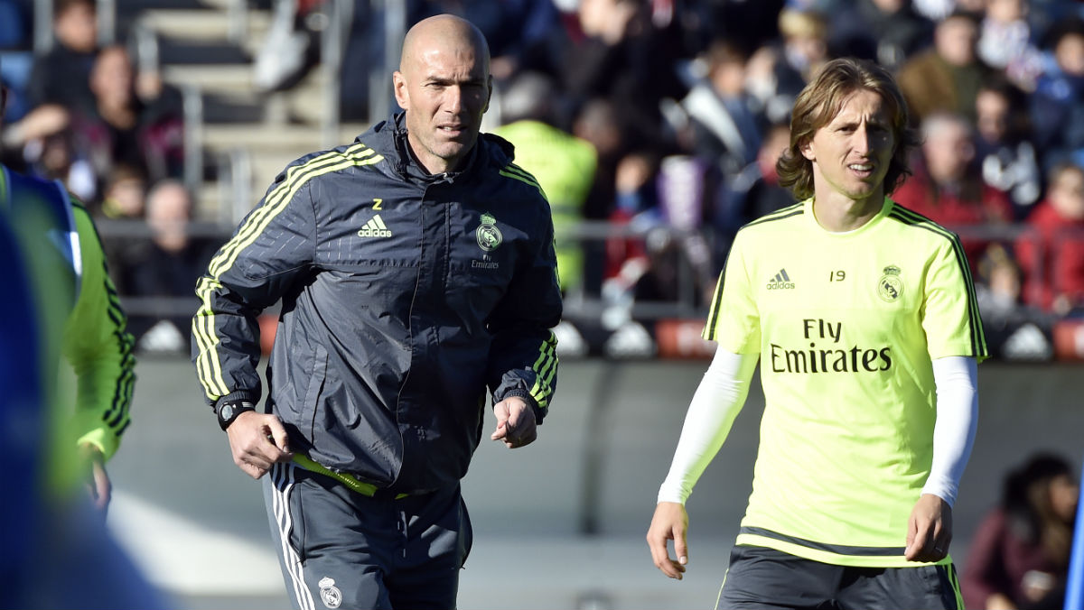 Zidane y Modric, en un entrenamiento. (AFP)