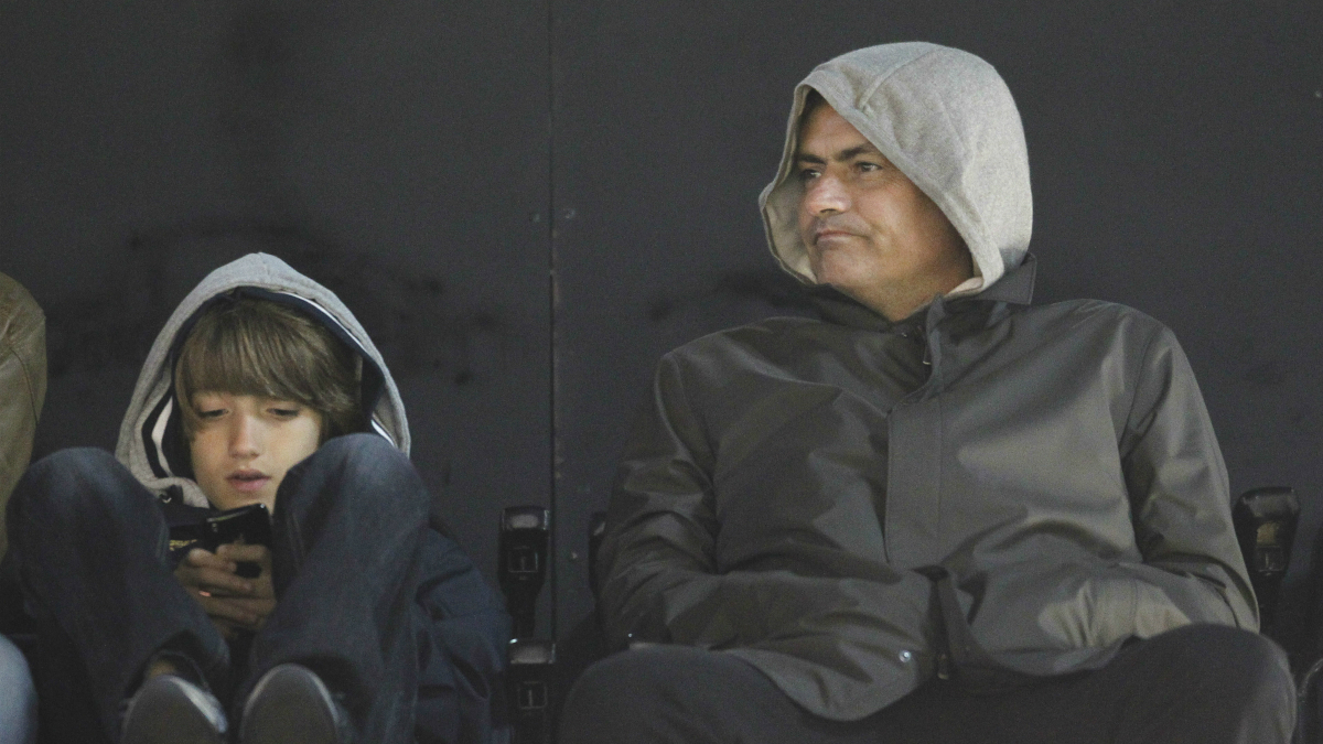 José Mourinho, junto a su hijo. (AFP)