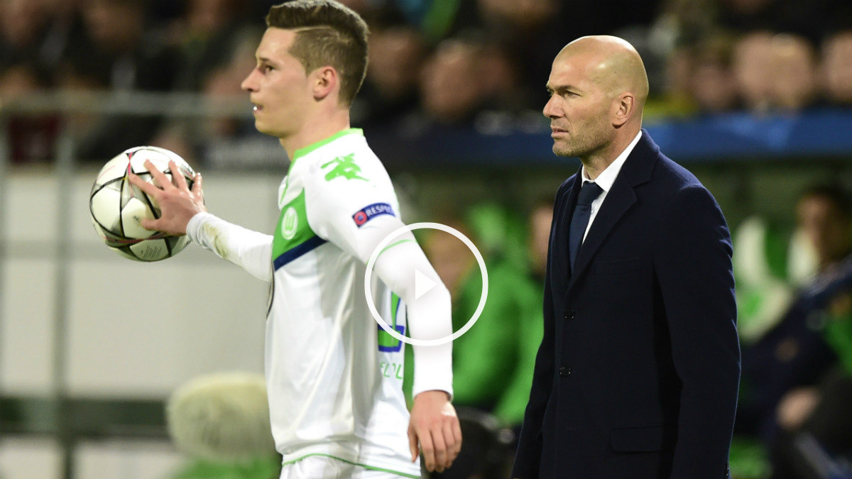 Draxler junto a Zidane en el Wolfsburgo-Real Madrid. (AFP)