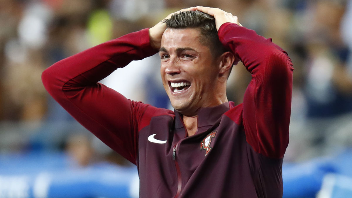 Cristiano llorando tras el gol de Eder. (Reuters)