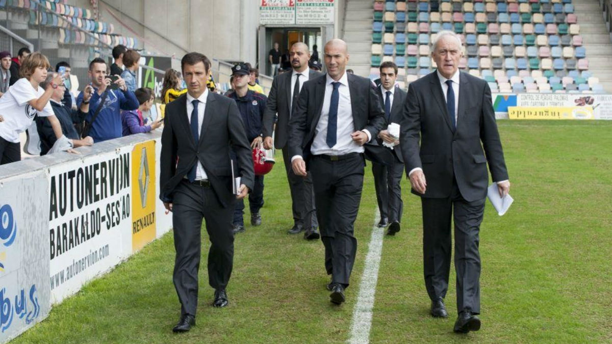 Santiago Sánchez durante su etapa como segundo entrenador de Zidane en el Castilla. (www.jorgeleon.mx)