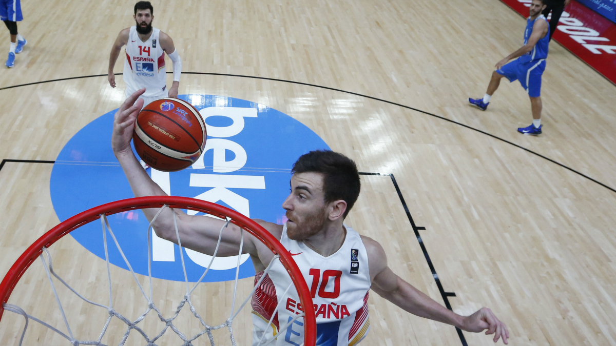 Víctor Claver, en un partido con España. (AFP)