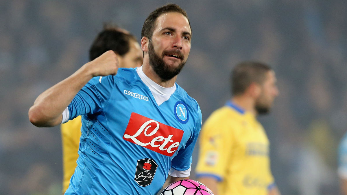 Gonzalo Higuaín celebra un gol con el Nápoles. (Getty)