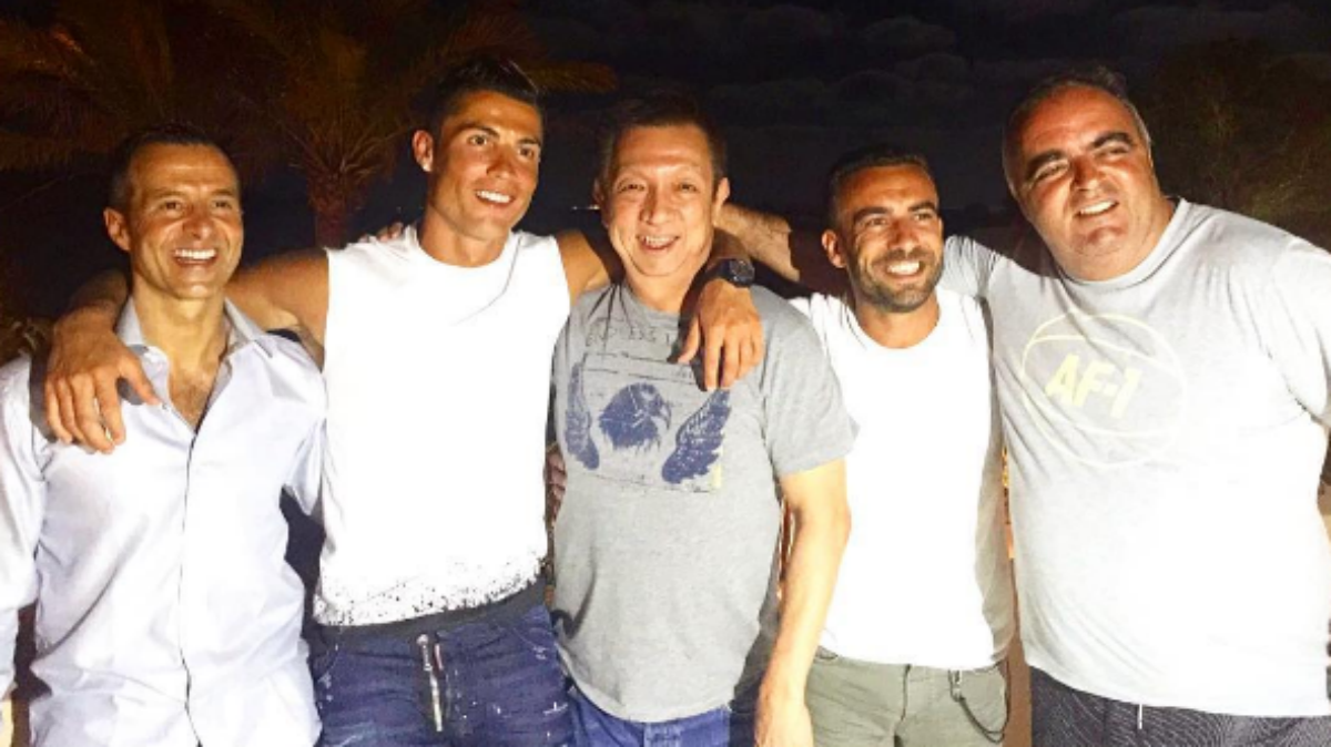 Cristiano Ronaldo junto a Jorge Mendes, Peter Lim y más amigos. (Instagram de Cristiano Ronaldo)