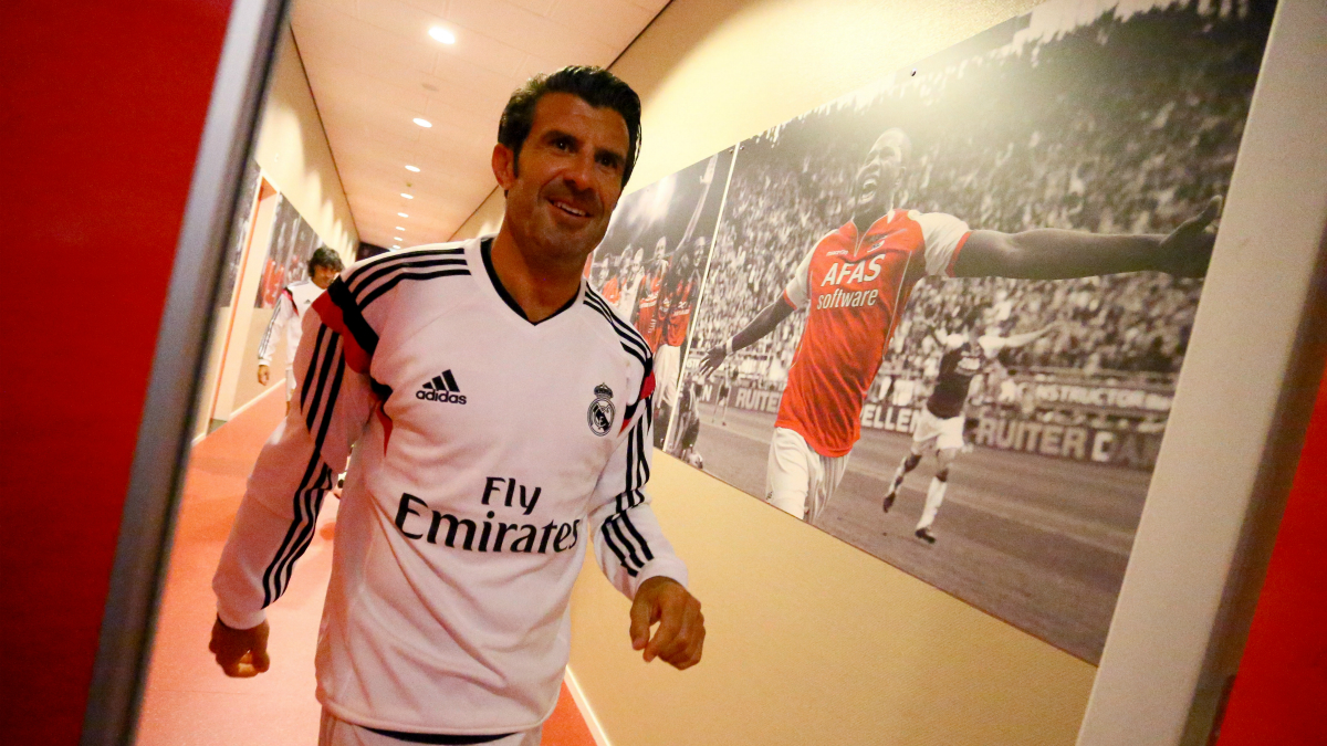 Figo, equipado con los colores del Real Madrid. (Getty)