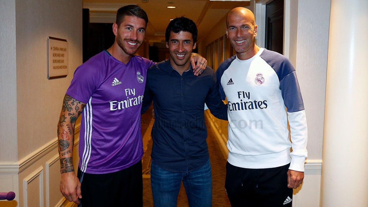Raúl posan junto a Sergio Ramos y Zidane en Nueva York. (Realmadrid.com)