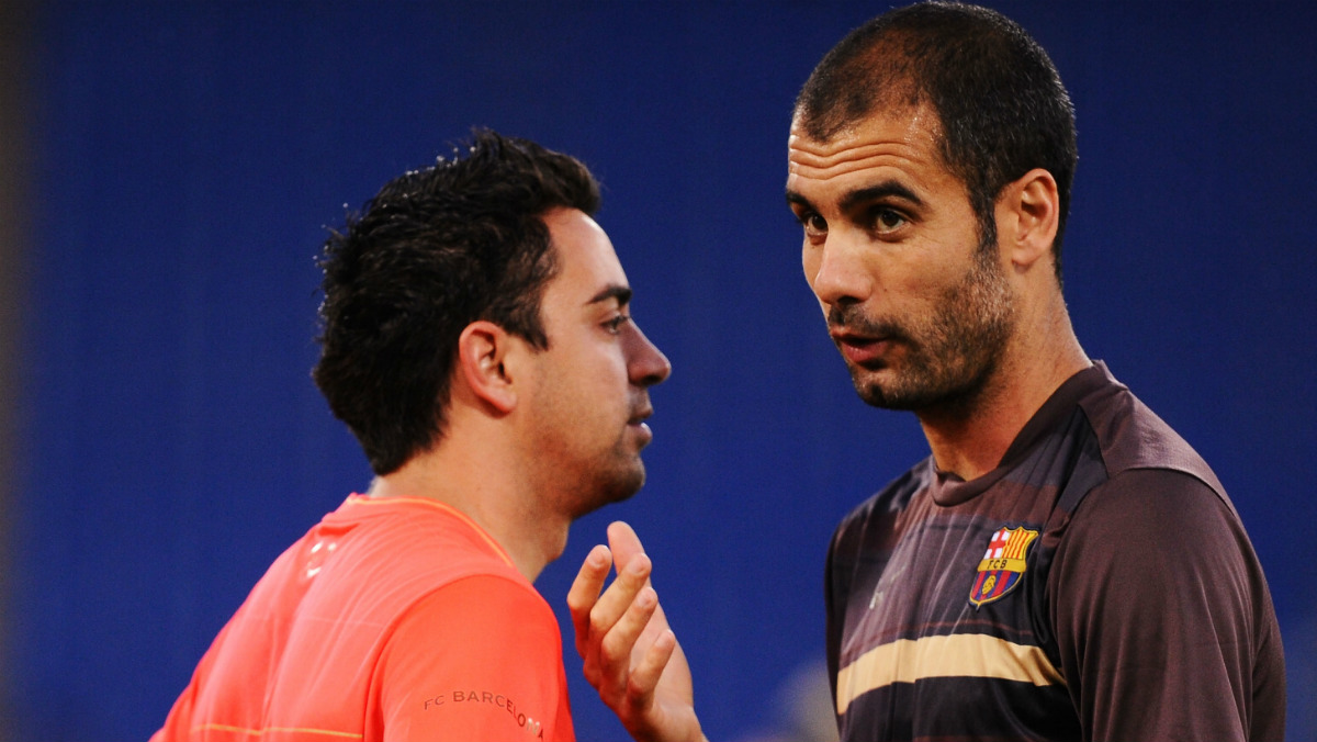Xavi junto a Guardiola durante su etapa en el Barça. (Getty)