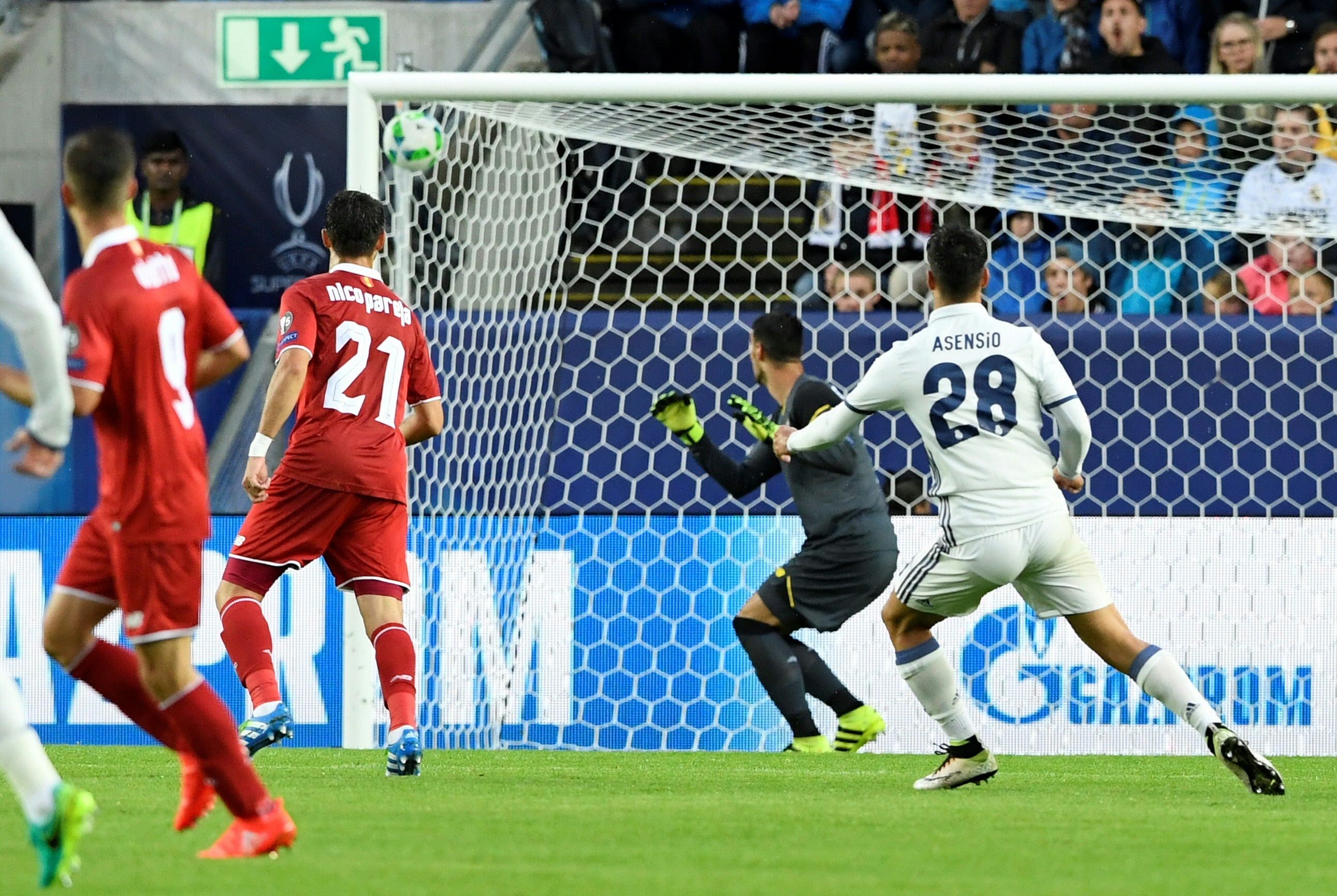 Marco Asensio marca el 1-0 para el Real Madrid. (AFP)