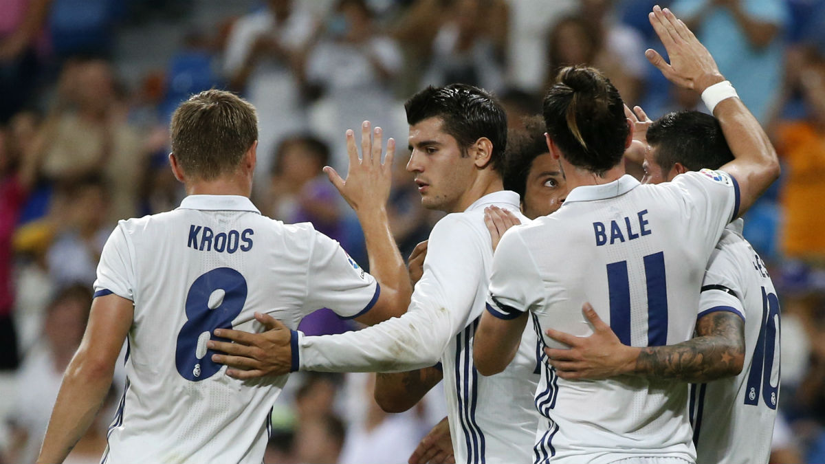 Los jugadores del Real Madrid celebran un gol. (EFE)