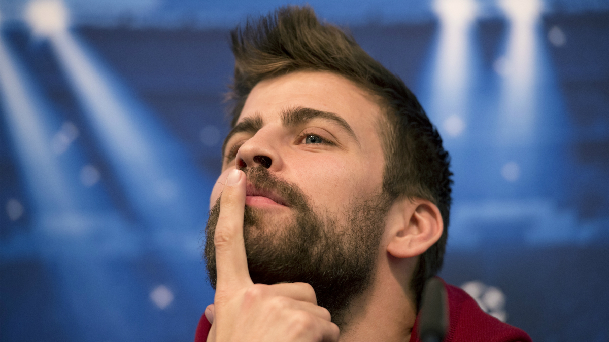 Piqué, en una rueda de prensa con el Barcelona. (AFP)