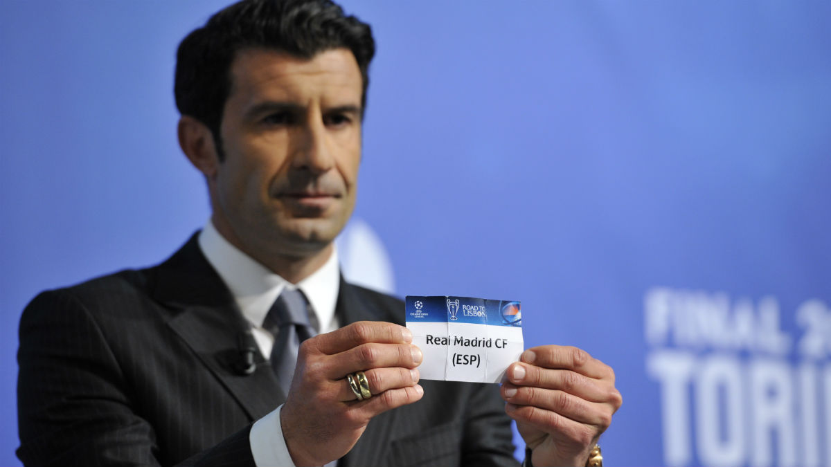 Luis Figo, en un sorteo de Champions. (Getty)