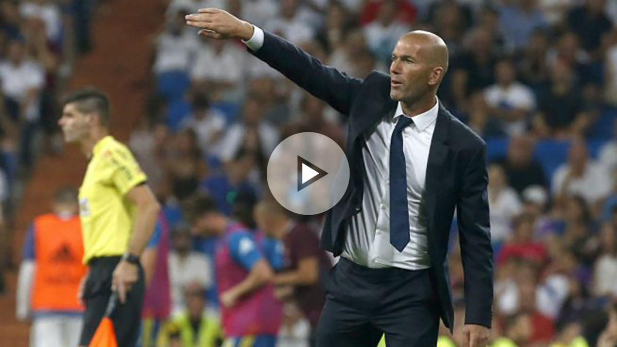 Zidane da instrucciones en el partido ante el Celta. (EFE)