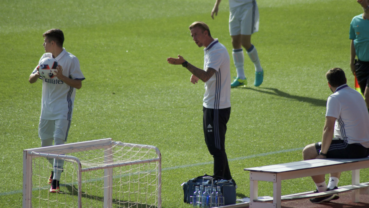 Guti dirigiendo al Juvenil A del Real Madrid. (Juan Martínez)