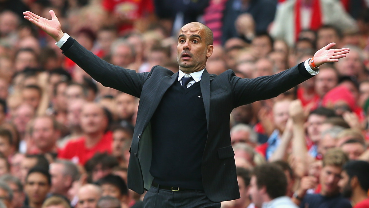 Guardiola durante el derbi de Mánchester en Old Trafford. (Getty)