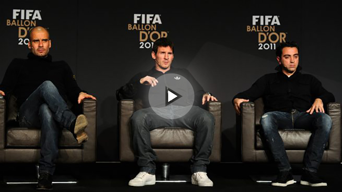 Pep Guardiola, Leo Messi y Xavi, en el Balón de Oro. (AFP)