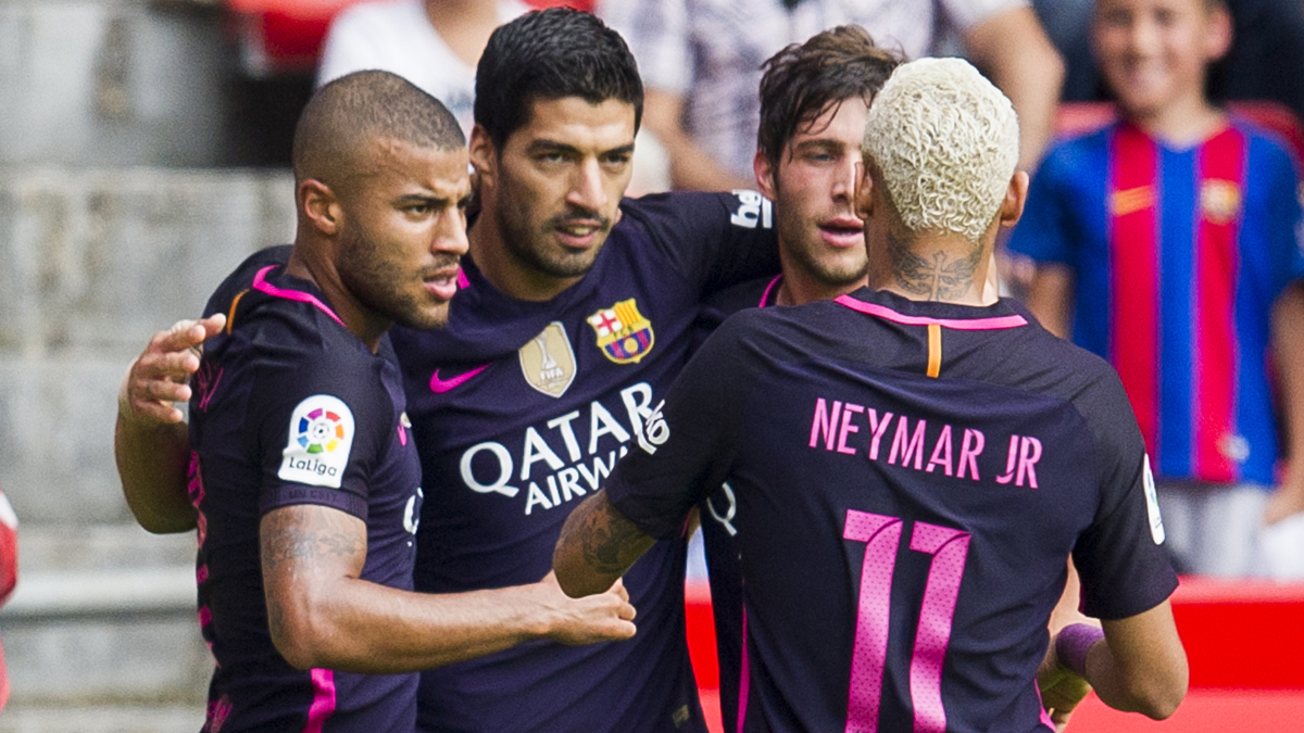 Rafinha, Suárez, Sergi Roberto y Neymar, celebrando el primer gol.