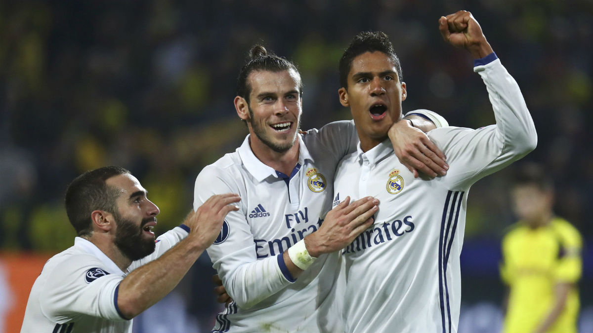 Varane celebra el gol junto a Bale. (Reuters)