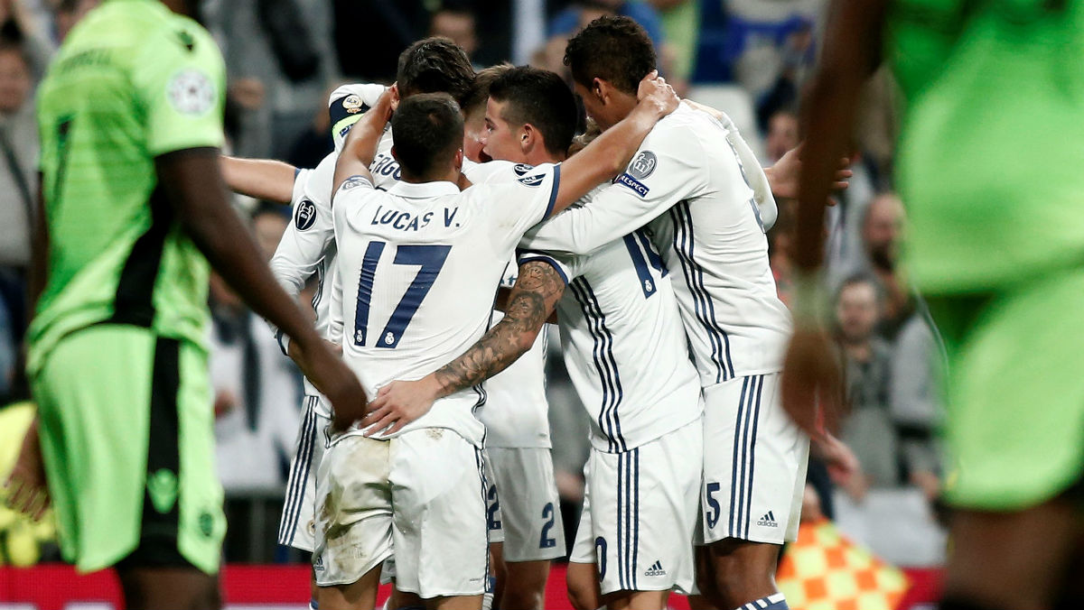 Los jugadores del Real Madrid celebran el gol de la remontada contra el Sporting. (Getty)