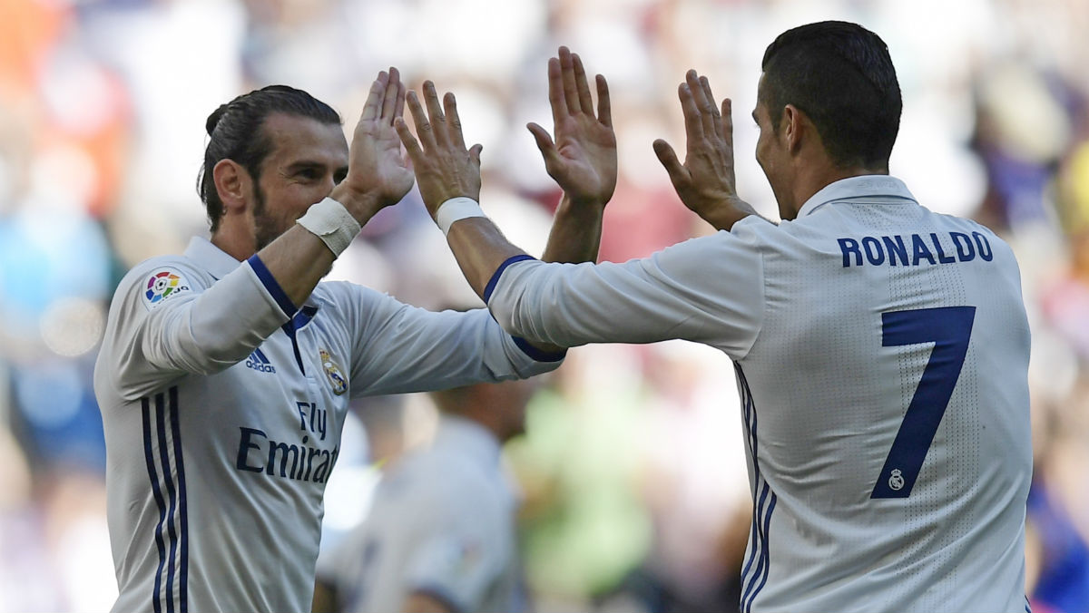 Bale y Cristiano celebra el gol del galés contra el Eibar. (AFP)