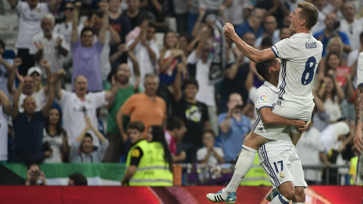 Toni Kroos celebra un gol en el Bernabéu. (AFP)