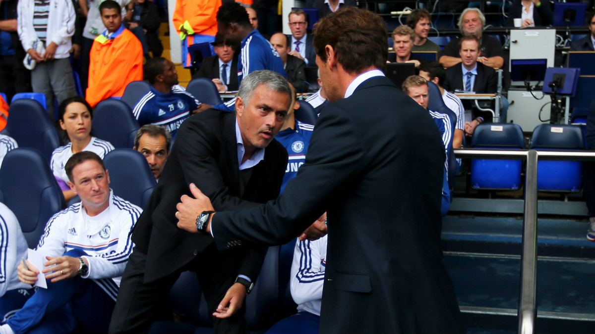 Mourinho y Villas-Boas se saludan durante un Tottenham-Chelsea. (Getty)