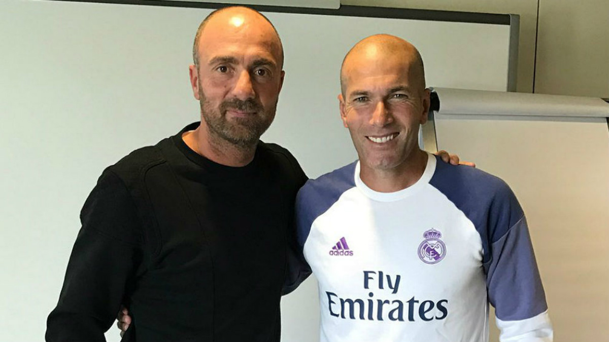 Zidane junto a su ex compañero Christoph Dugarry. (RMC)