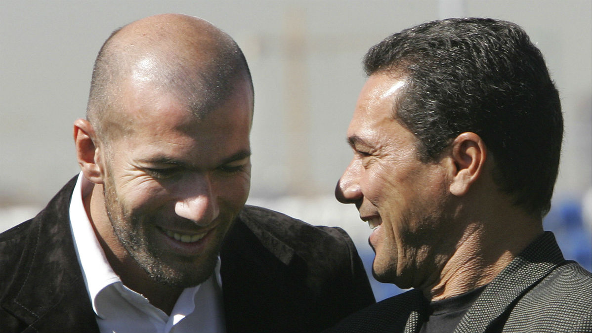 Vanderlei Luxemburgo dialoga con Zidane en su época como entrenador del Real Madrid. (AFP)