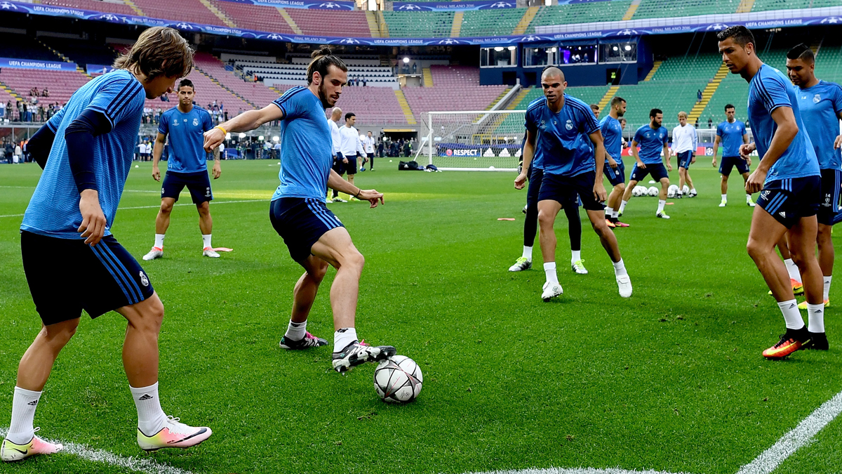 Modric, Bale, Pepe y Cristiano Ronaldo, durante el calentamiento previo a la final de Milan.