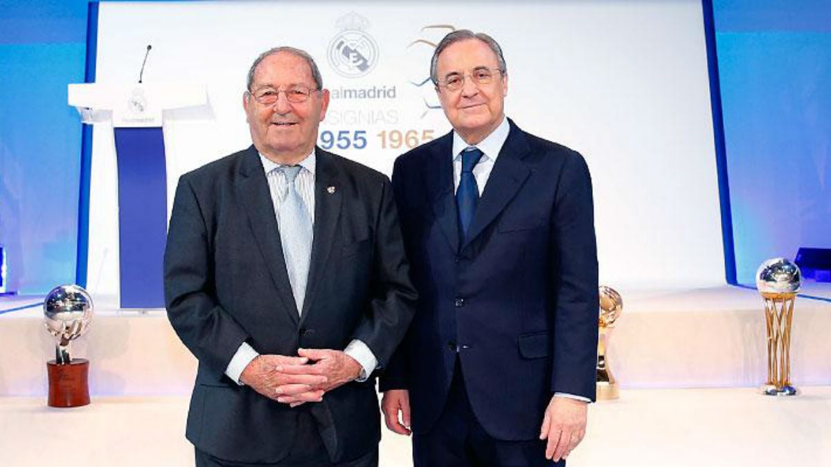 Paco Gento junto a Florentino Pérez en la entrega de insignias del Real Madrid. (Realmadrid.com)