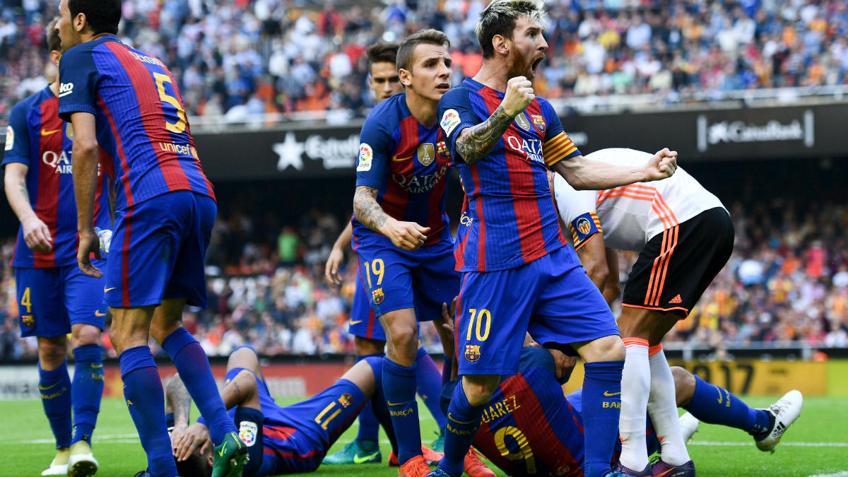 Messi celebra el 2-3 en Mestalla. (Getty)