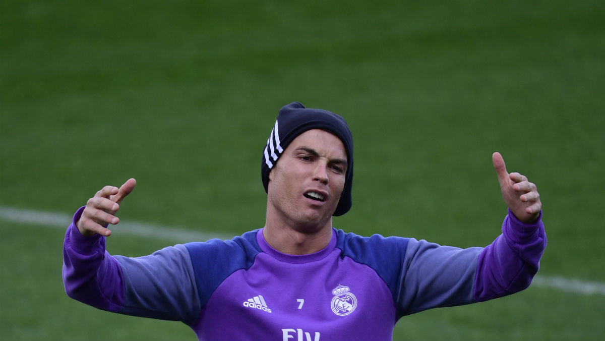 Cristiano se queja durante el entrenamiento del Real Madrid. (AFP)