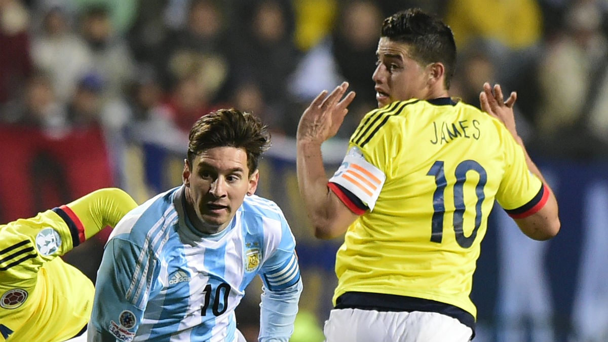 James Rodríguez y Leo Messi en un partido de la Copa América. (AFP)