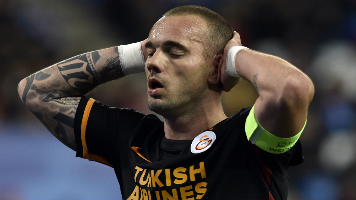 Sneijder, en un partido con el Galatasaray. (AFP)