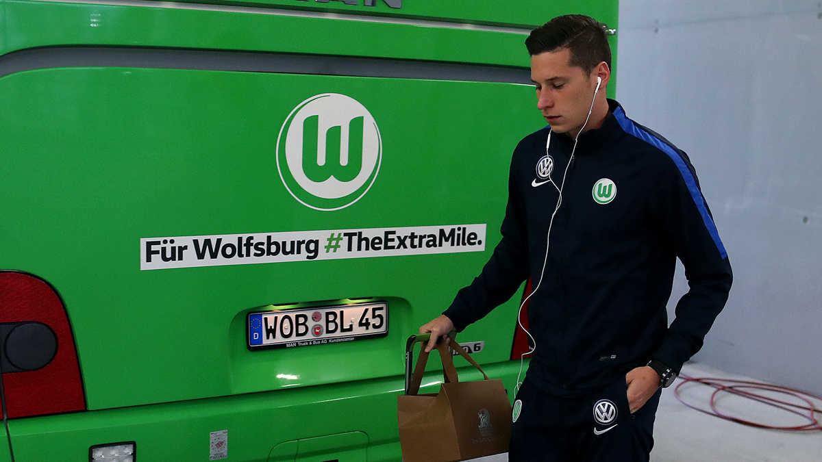 Draxler, saliendo del autobús del Wolfsburgo con cara de pocos amigos hace unas semanas.