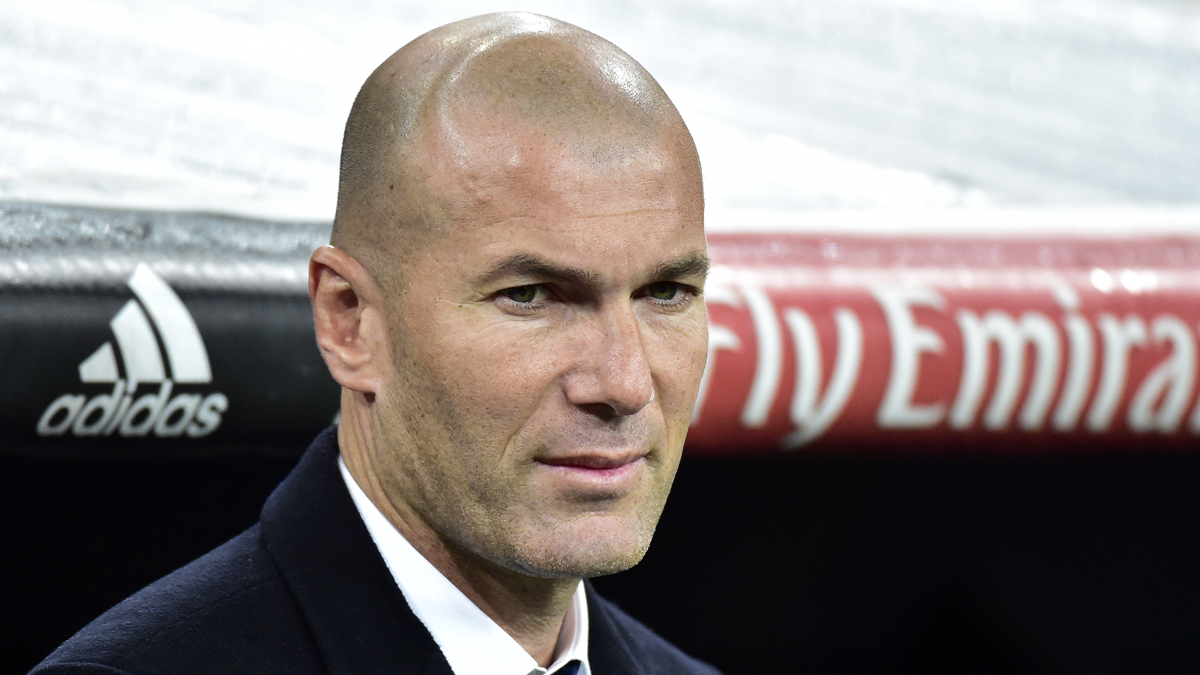 Zidane, durante el partido entre el Real Madrid y el Sevilla.