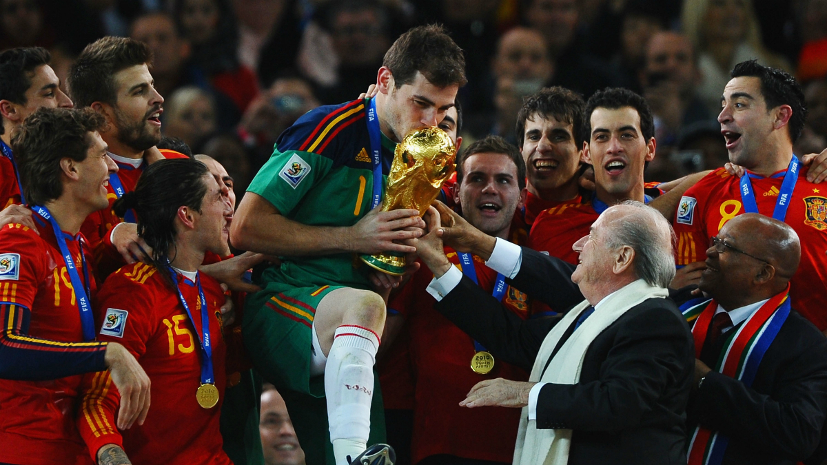 Casillas levanta la Copa del Mundo en Sudáfrica. (Getty)