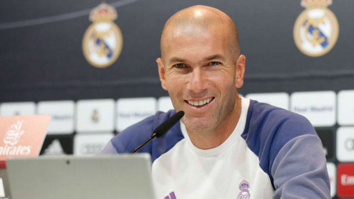 Zidane durante una rueda de prensa. (Realmadrid.com)