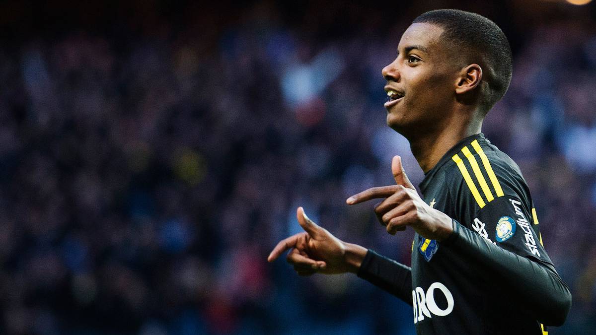 Alexander Isak, celebrando un gol con su actual equipo.