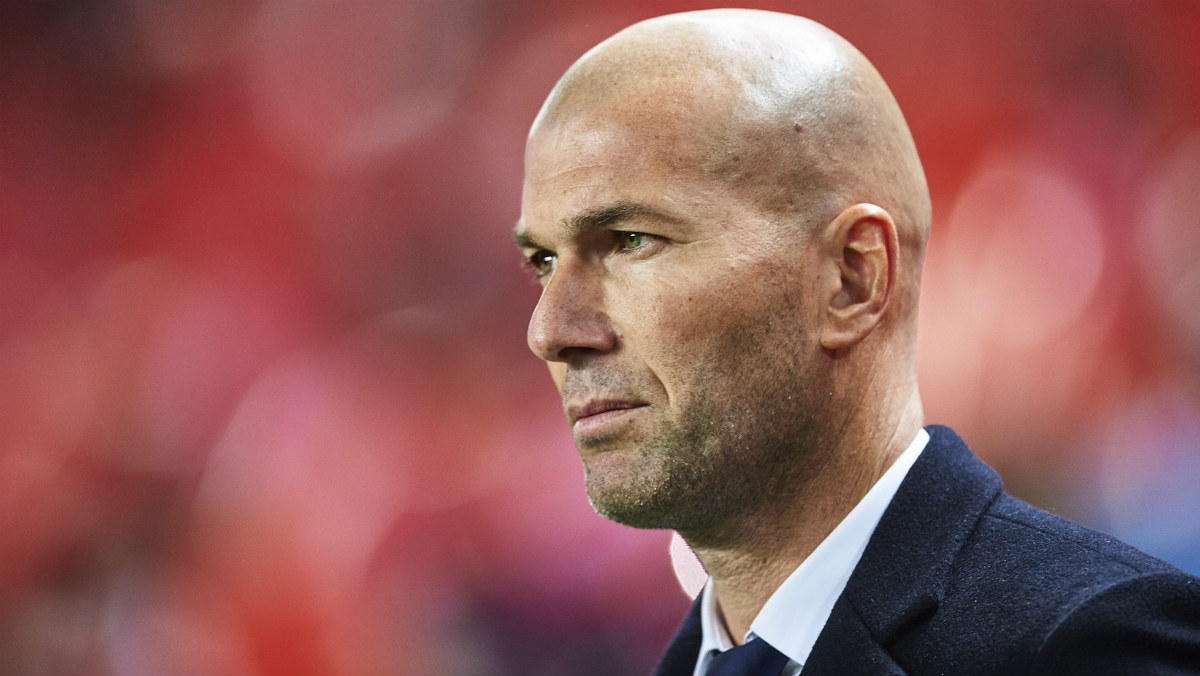 Zidane, con gesto serio en el Pizjuán. (Getty)