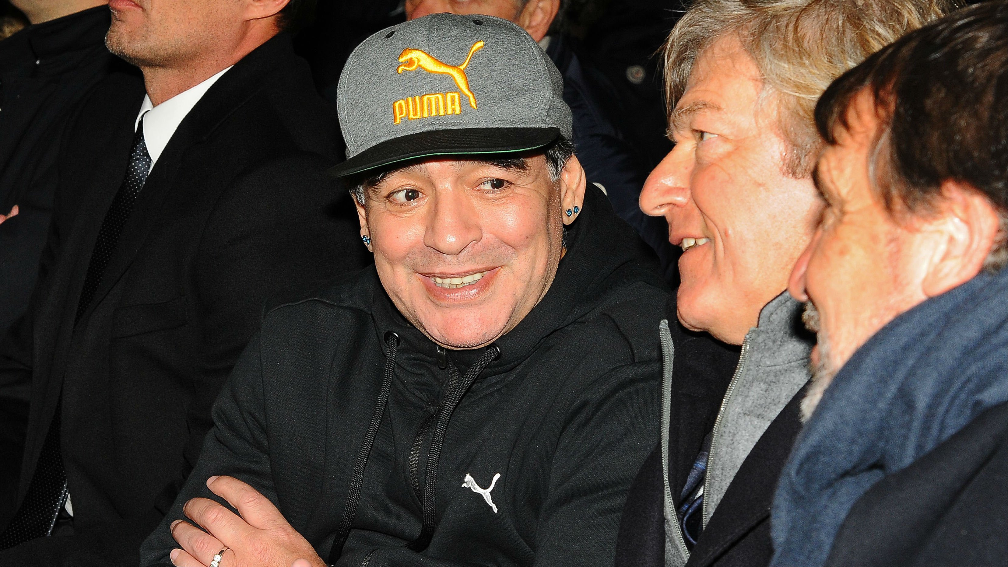 Maradona confiesa que empezó a consumir cocaína cuando jugaba en el Barça