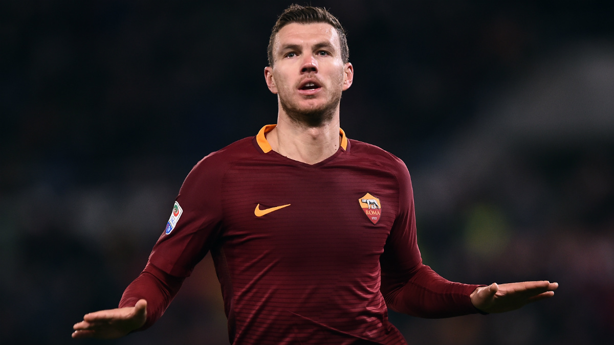Dzeko celebra un gol con la Roma. (AFP)