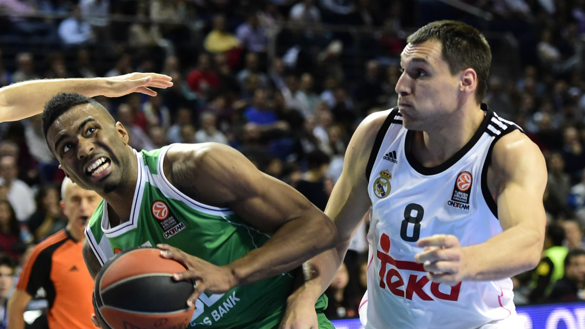 Keith Langford, en un partido contra el Real Madrid. (AFP)