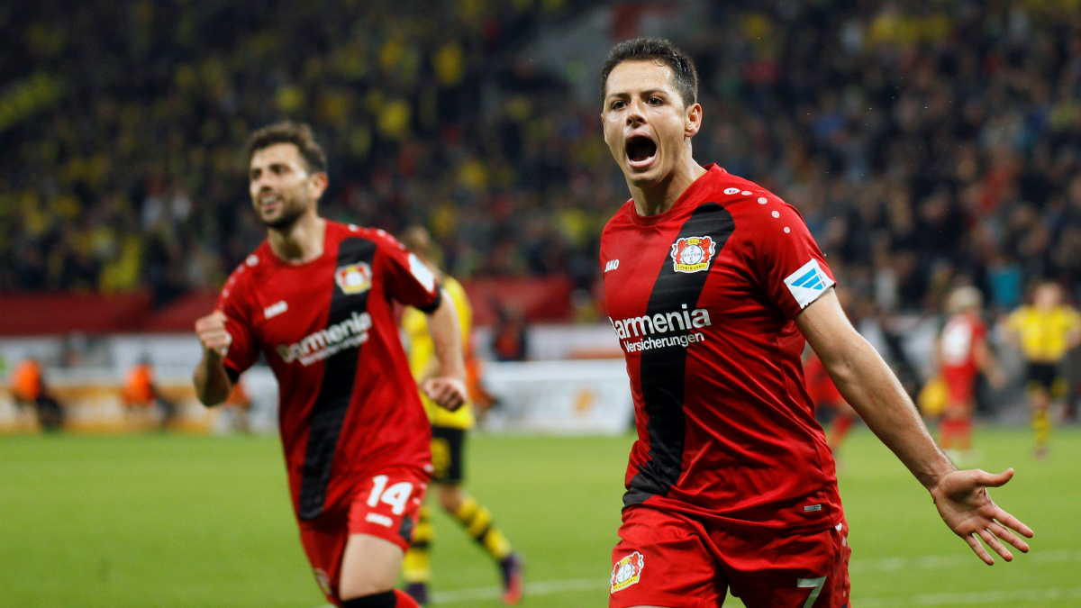 Chicharito celebra un gol con el Bayer Leverkusen. (Getty)