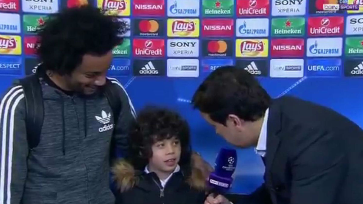 Marcelo junto a su hijo en la zona mixta del Santiago Bernabéu.