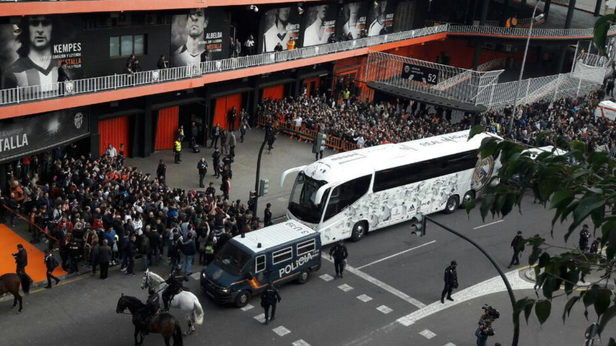 Así llegó el Real Madrid a Mestalla. (Twitter)