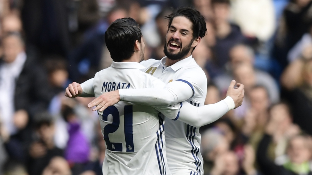 Isco y Morata celebran un tanto con el Real Madrid