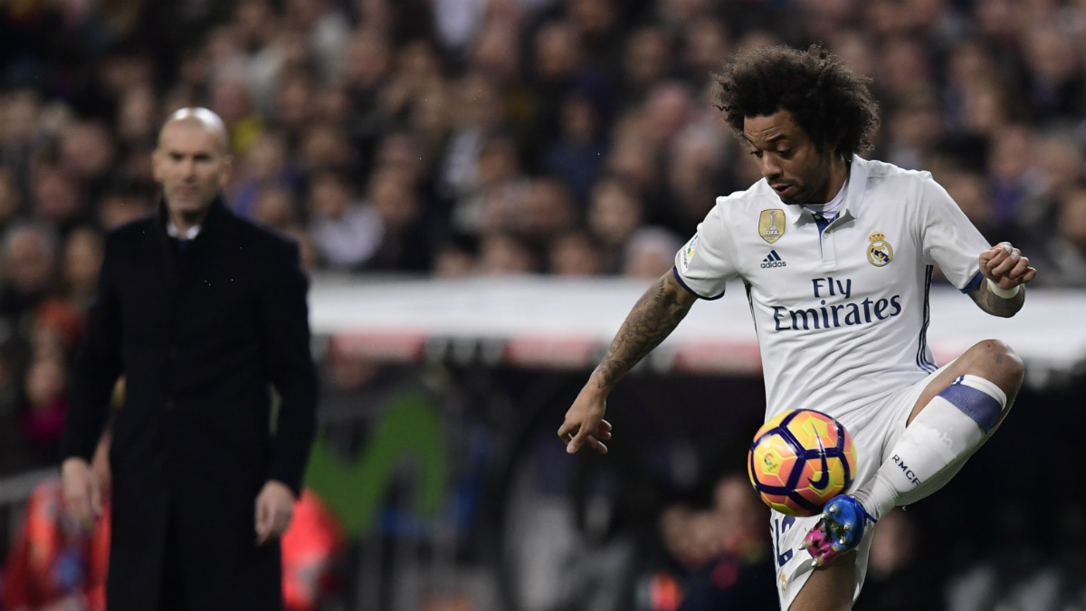 Marcelo controla un balón ante Las Palmas. (AFP)